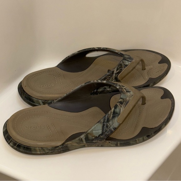 CROCS Brown and Green Camouflage Sandals - Picture 3 of 9